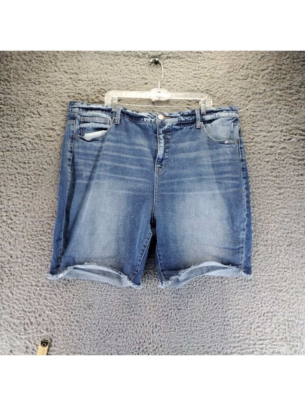 Terra & Sky Shorts Womens 22W Blue Midwash Distressed Raw Hem Stretch Denim - Picture 1 of 12